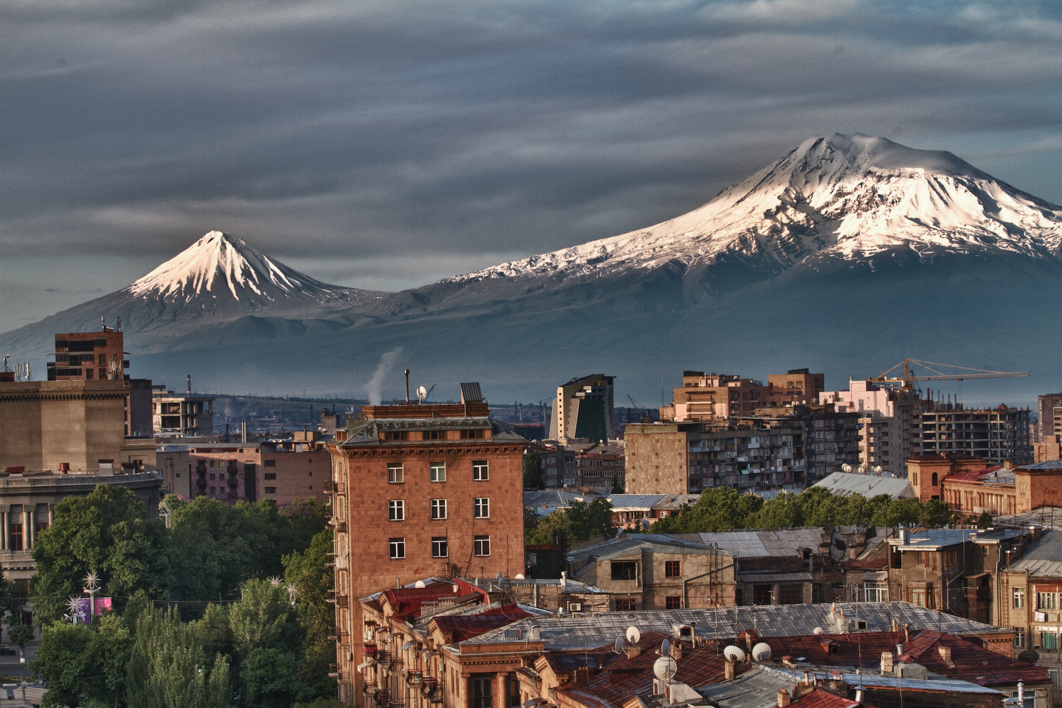 http://barevarmenia.com/travelblog/wp-content/uploads/2012/04/Mount-Ararat-Yerevan-Cascade.jpg